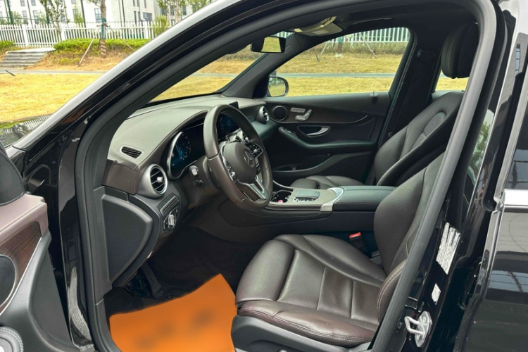 奔驰GLC 2020款 GLC 300 L 4MATIC 动感型中控内饰7010
