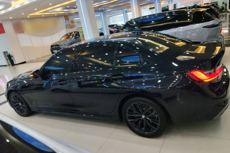 宝马3系 2022款 325Li M运动曜夜套装车身外观6003