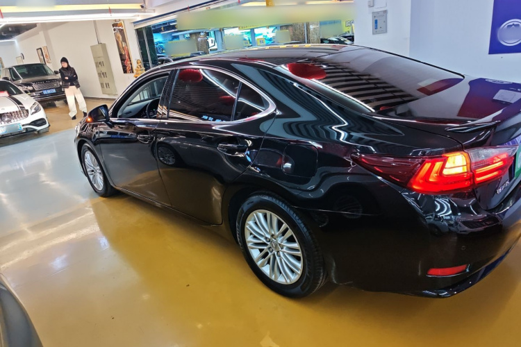 雷克萨斯ES 2016款 200 Midnight特别限量版车身外观4