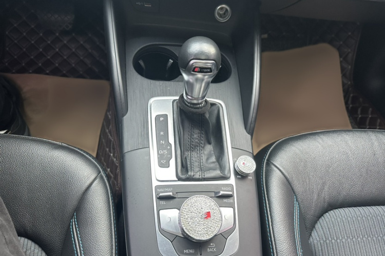 奥迪A3 2018款 30周年年型 Limousine 35 TFSI 时尚型局部细节18