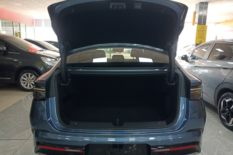 比亚迪 海豹 2023款 DM-i 1.5T 121km 旗舰型机舱底盘23