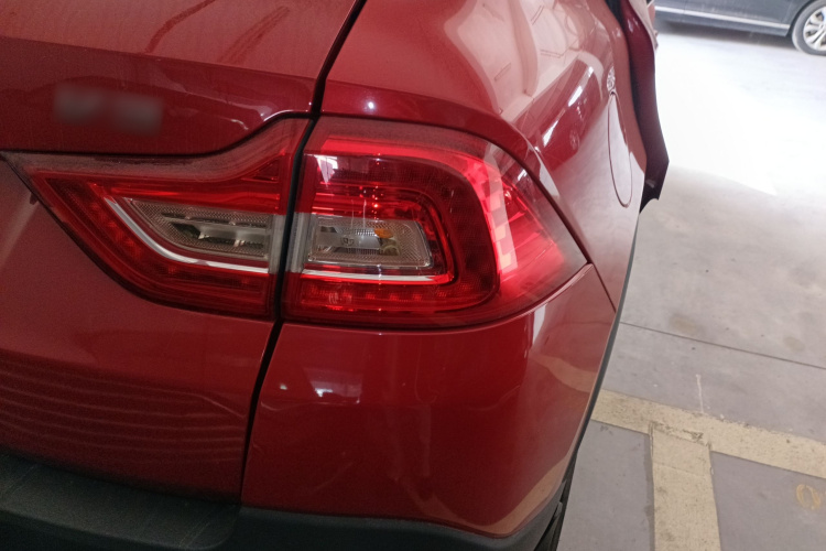 中华V3 2017款 1.5L 自动精英型车身外观9