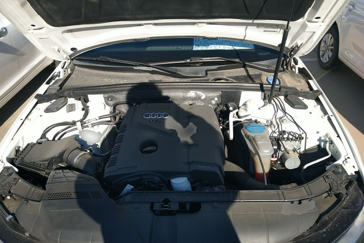 奥迪A4L 2013款 30 TFSI 自动舒适型机舱底盘24