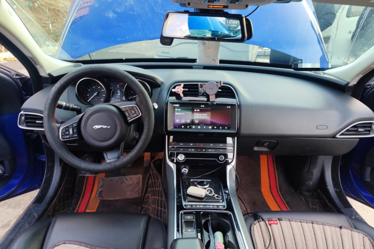 捷豹XEL 2019款 2.0T 200PS 精英版中控内饰12