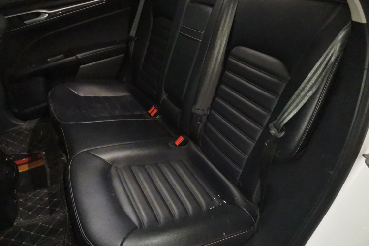 福特 蒙迪欧 2020款 EcoBoost 180 时尚型中控内饰21