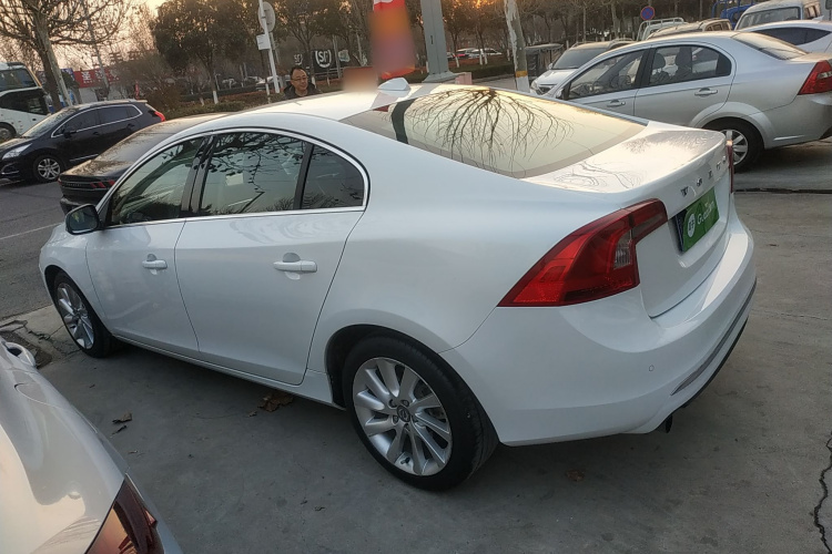 沃尔沃S60 2014款 S60L 2.0T 智远版车身外观4