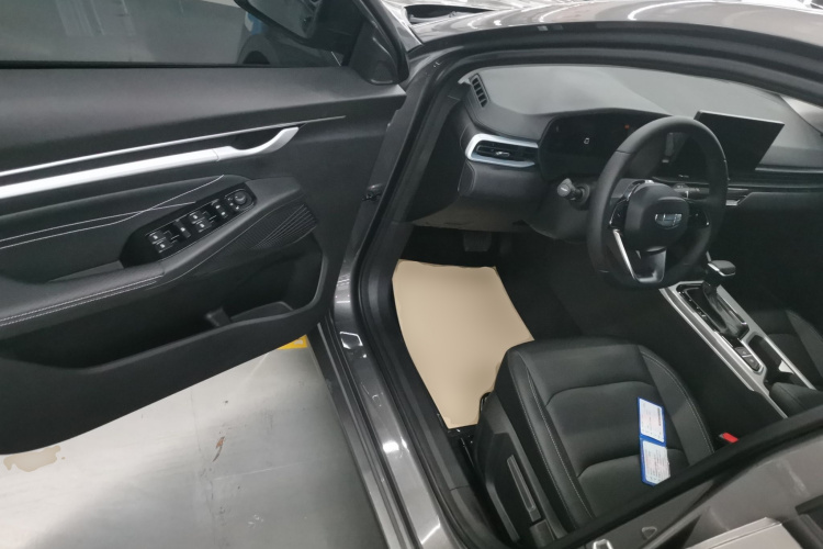 吉利汽车 帝豪 2026款 第4代 400万纪念款 1.5L CVT超越型中控内饰20