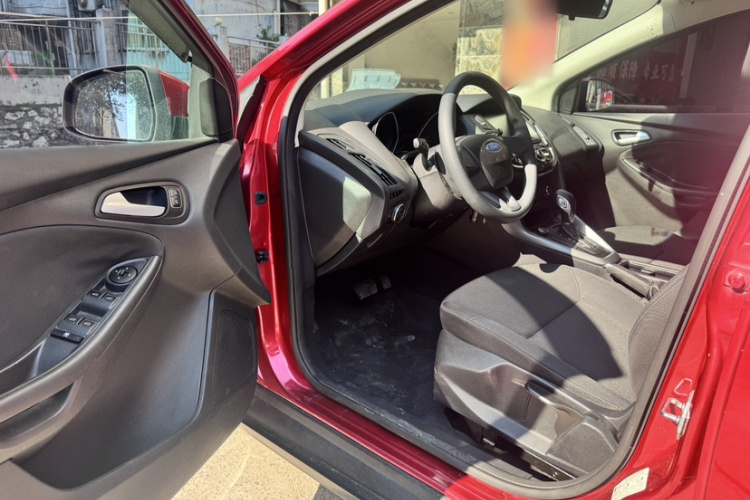 福特 福克斯 2017款 两厢 1.6L 自动舒适型智行版中控内饰7002
