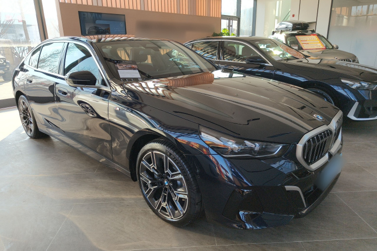 宝马5系 2025款 530Li 领先型 M运动套装车身外观6002