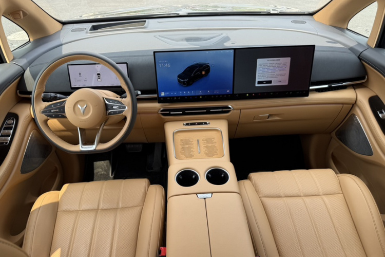 岚图汽车 岚图梦想家 2025款 PHEV 四驱尊贵鲲鹏版局部细节16