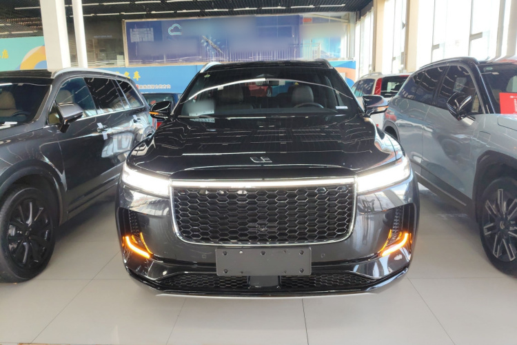 理想汽车 理想ONE 2021款 增程6座版车身外观2