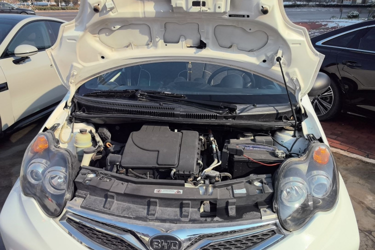 比亚迪F0 2015款 1.0L 铉酷型机舱底盘24