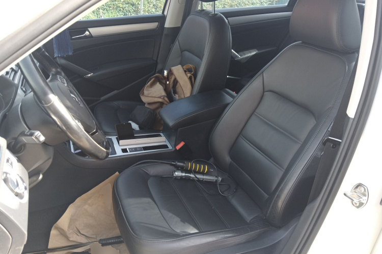 大众 帕萨特 2015款 1.8TSI DSG尊荣版中控内饰19