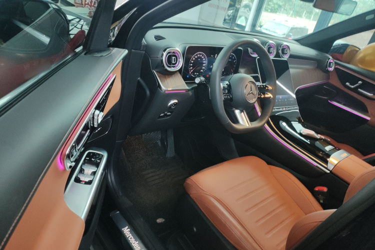 奔驰GLC 2025款 GLC 300 L 4MATIC 动感型 5座中控内饰7002