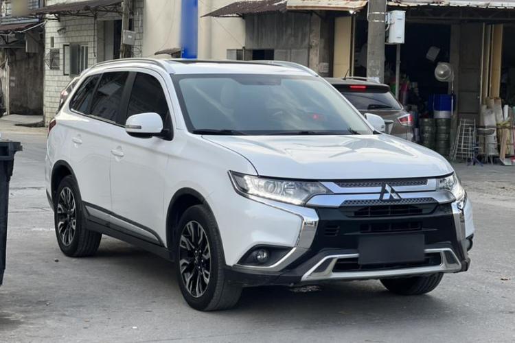 三菱 欧蓝德 2018款 2.0L 两驱荣耀版 5座车身外观6003