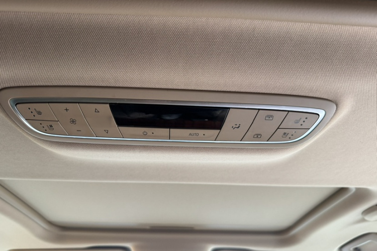 别克GL8 2020款 ES陆尊 653T 豪华型中控内饰7002