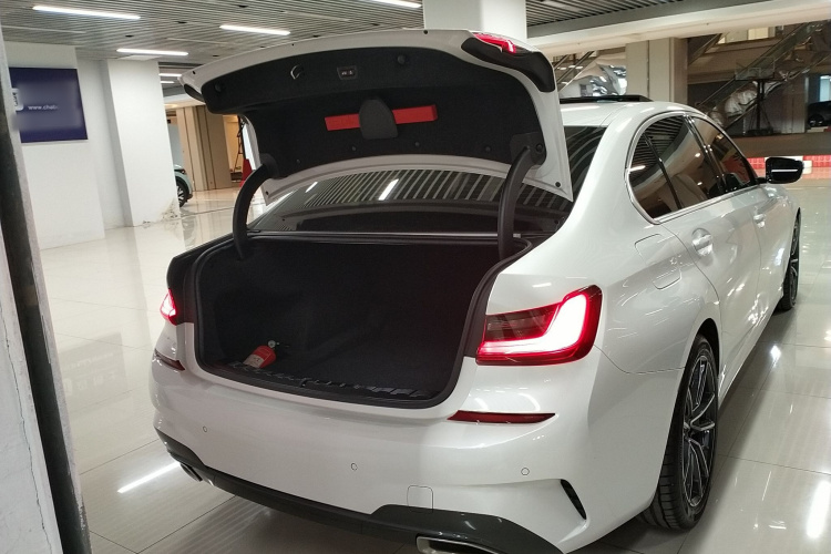 宝马3系 2022款 改款 325Li M运动套装机舱底盘23