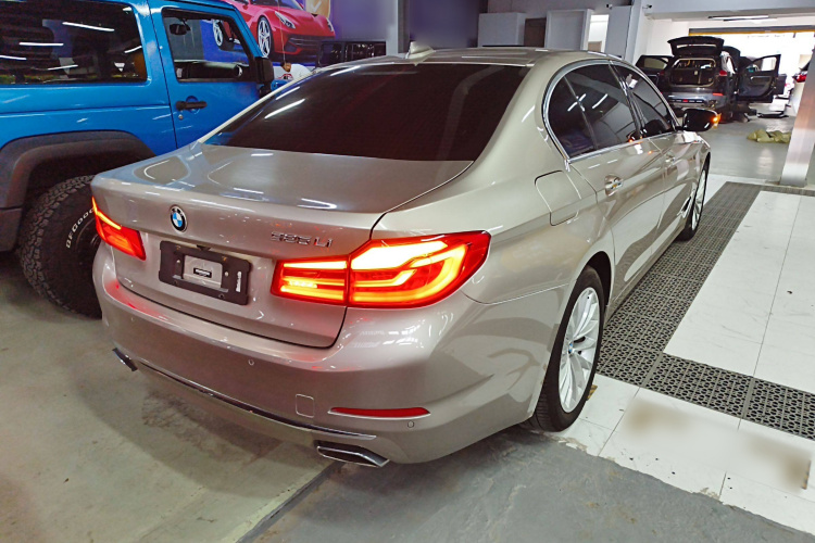 宝马5系 2018款 525Li 豪华套装车身外观7