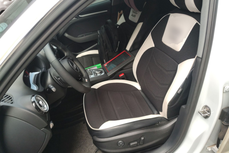 奥迪A3 2018款 30周年年型 Sportback 35 TFSI 进取型局部细节19