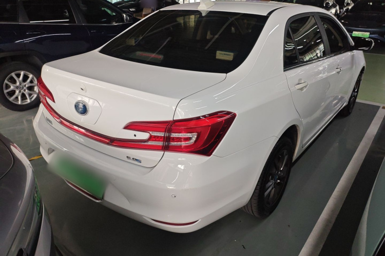 比亚迪 秦新能源 2017款 1.5T 尊贵型车身外观7