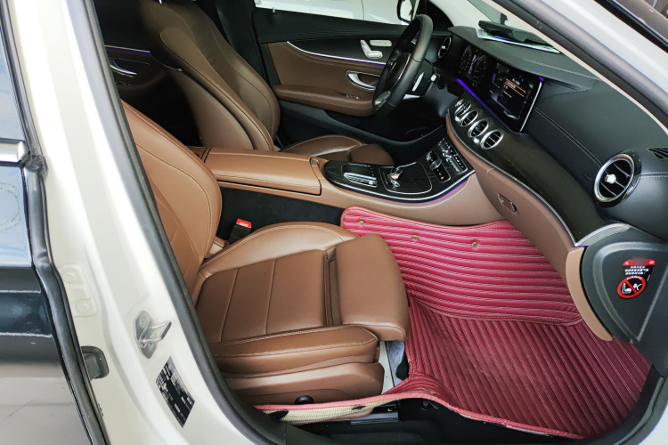 奔驰E级 2020款 E 260 L 运动型局部细节41