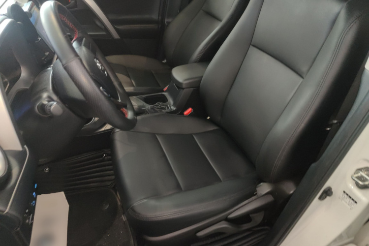 丰田 RAV4荣放 2019款 2.0L CVT两驱先锋版 国V中控内饰19