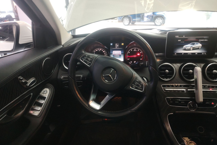 奔驰C级 2017款 改款 C 180 L 时尚型运动版中控内饰13