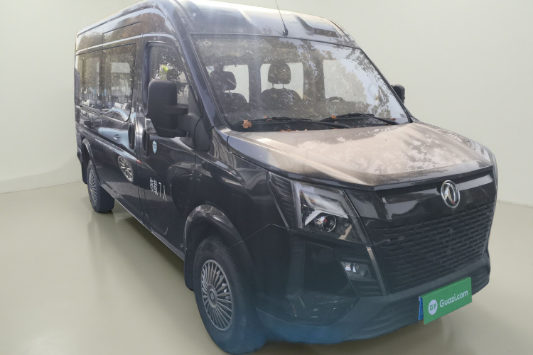 东风御风 御风 2023款 V9+ 2.0T 自动前驱多功能中轴中顶7/8/9座车身外观3