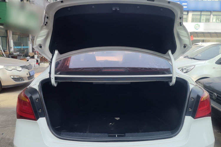 现代 名图 2014款 1.8L 自动尊贵型DLX机舱底盘23