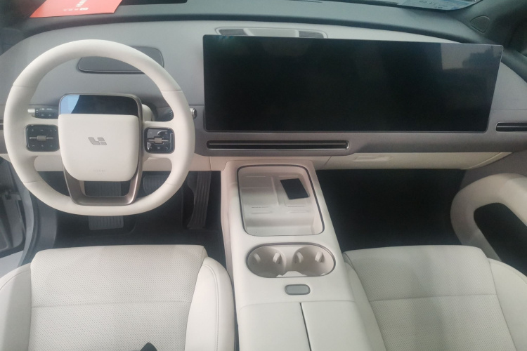 理想汽车 理想i6 2025款 两驱标准型中控内饰12