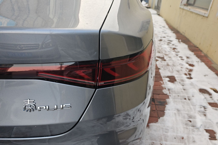 比亚迪 秦PLUS 2024款 荣耀版 EV 420KM领先型车身外观9