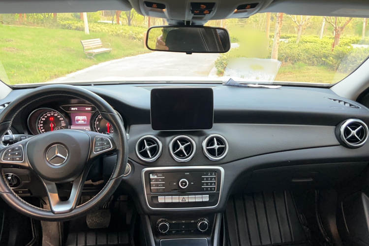 奔驰GLA 2018款 GLA 200 时尚型中控内饰7003