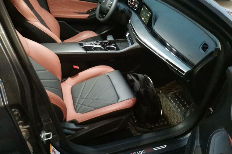 长安 逸动 2022款 PLUS 蓝鲸NE 1.4T GDI DCT尊贵版局部细节41