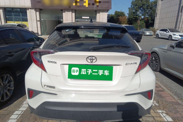 丰田C-HR 2020款 2.0L 豪华版车身外观6