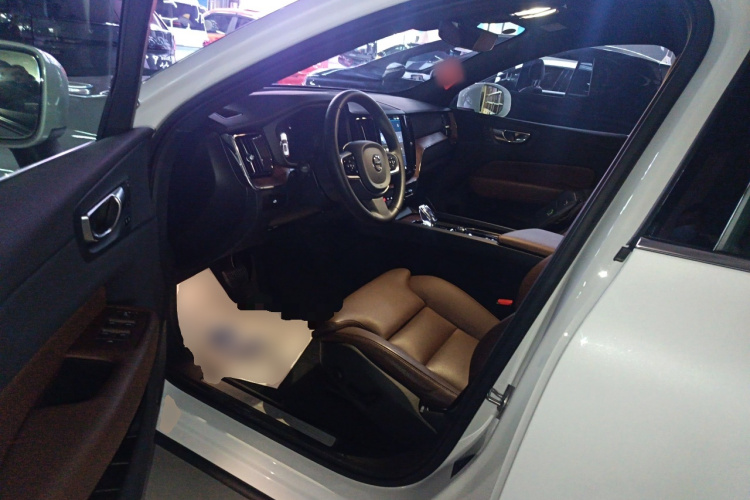 沃尔沃XC60 2025款 B5 四驱智远豪华版中控内饰7003