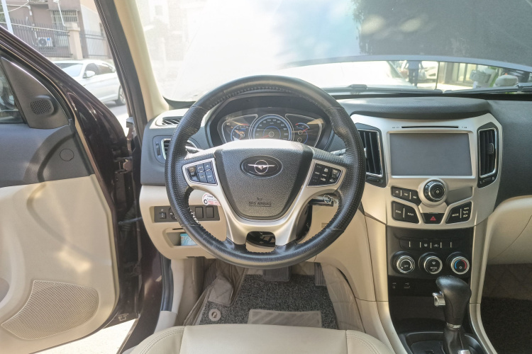 海马S7 2015款 2.0L 自动智尚型中控内饰13