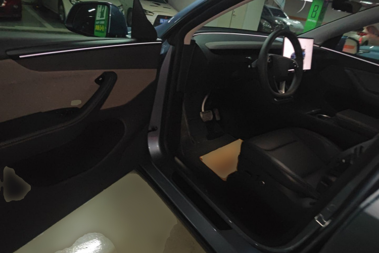 特斯拉 Model Y 2025款 后轮驱动版中控内饰20