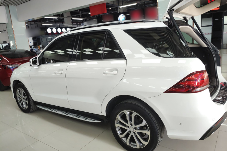 奔驰GLE 2016款 GLE 320 4MATIC 豪华型车身外观4