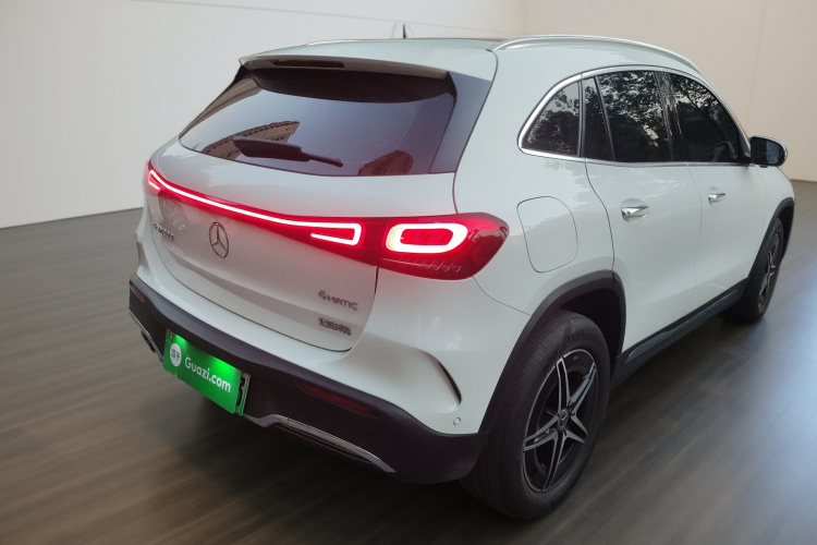 奔驰EQA 2022款 EQA 300 4MATIC 首发特别版车身外观7