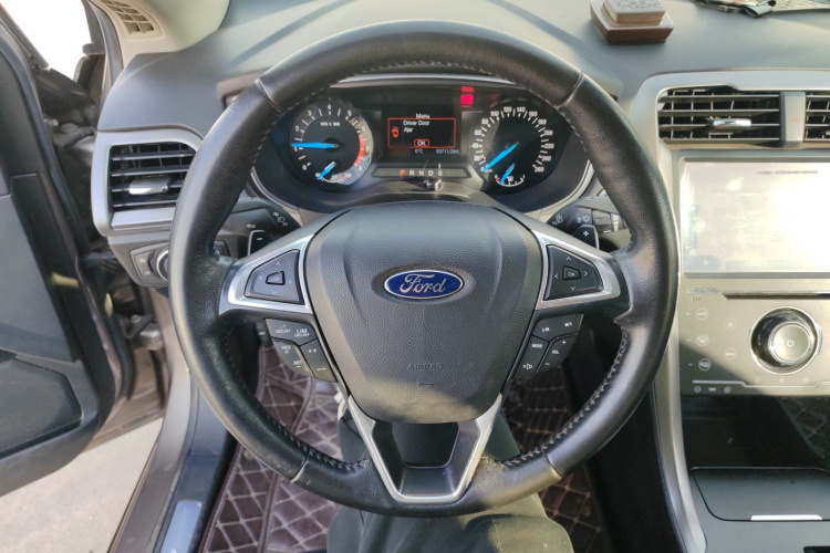 福特 蒙迪欧 2017款 EcoBoost 180 时尚型中控内饰13
