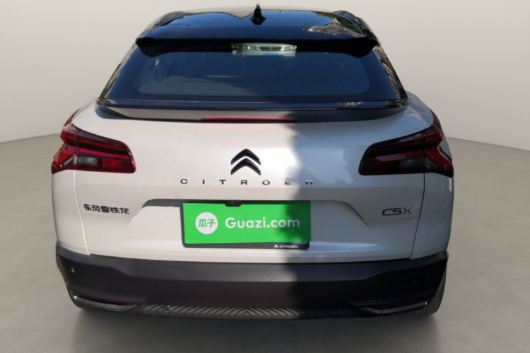 雪铁龙 凡尔赛C5 X 2023款 1.6T 势不凡车身外观6