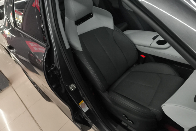长安UNI-Z 2025款 1.5T 尊贵型局部细节41