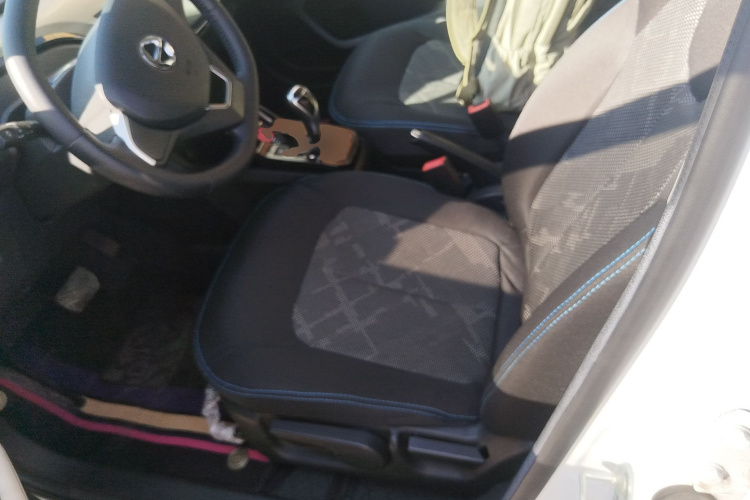 江铃集团新能源 易至EV3 2022款 小雷达悦跑型中控内饰19