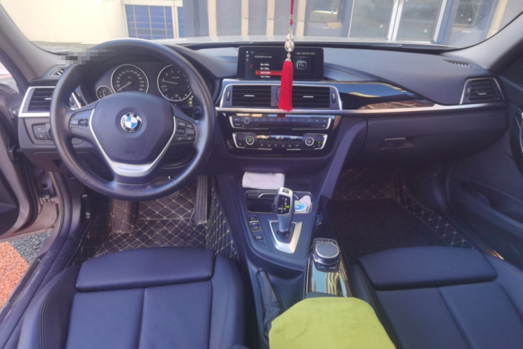 宝马3系 2018款 320Li 时尚型中控内饰12