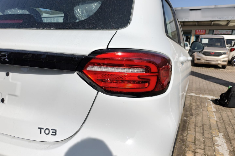 零跑汽车 零跑T03 2025款 310舒享版车身外观9