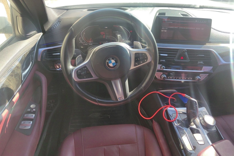 宝马5系 2020款 530Li 尊享型 M运动套装局部细节13