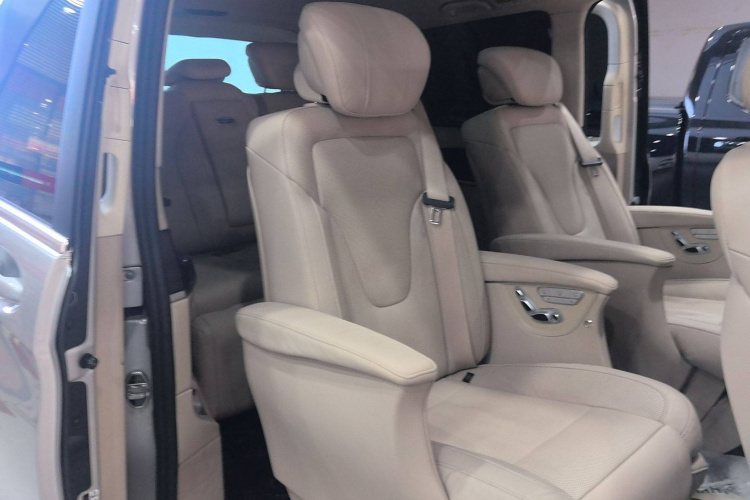 奔驰V级 2016款 V 260 尊贵版中控内饰7004