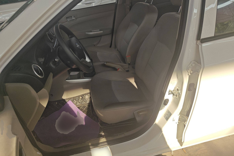 长安 悦翔V3 2015款 1.4L 手动美满型 国V中控内饰19