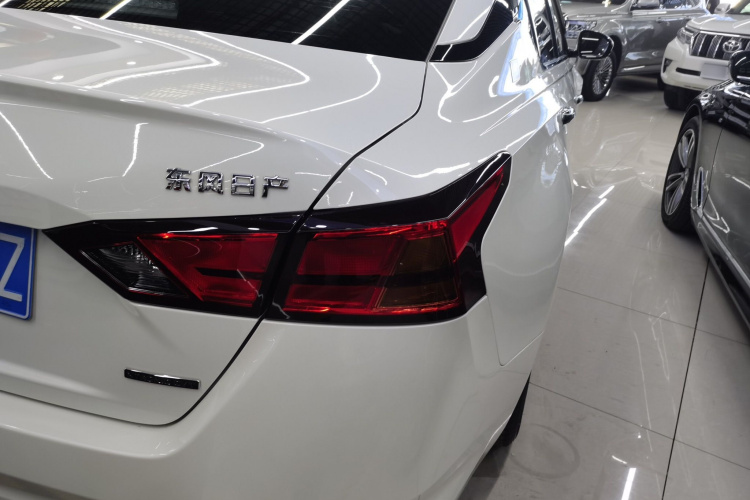 日产 天籁 2021款 2.0L XL Upper AD1 智行领航版车身外观9