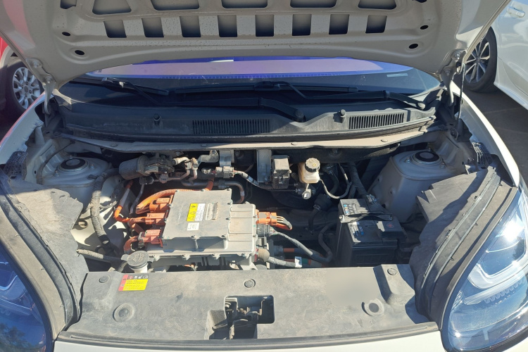 五菱汽车 五菱缤果 2023款 203km 舒享款机舱底盘24